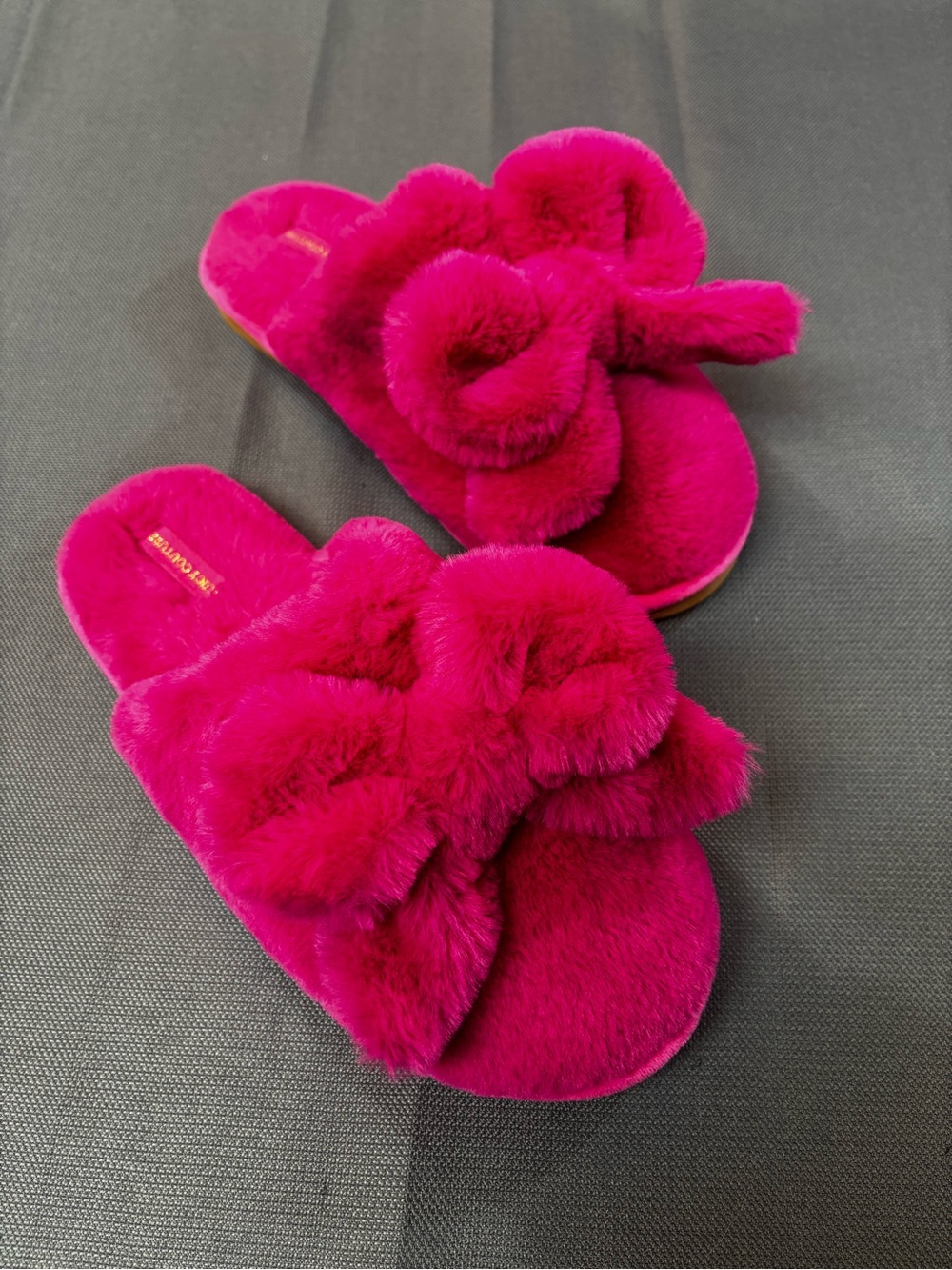 Juicy Couture hot pink faux fur bow slippers plush, ultra-soft size 8/9
